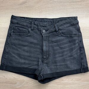 American Eagle - Highest Rise Mom Short